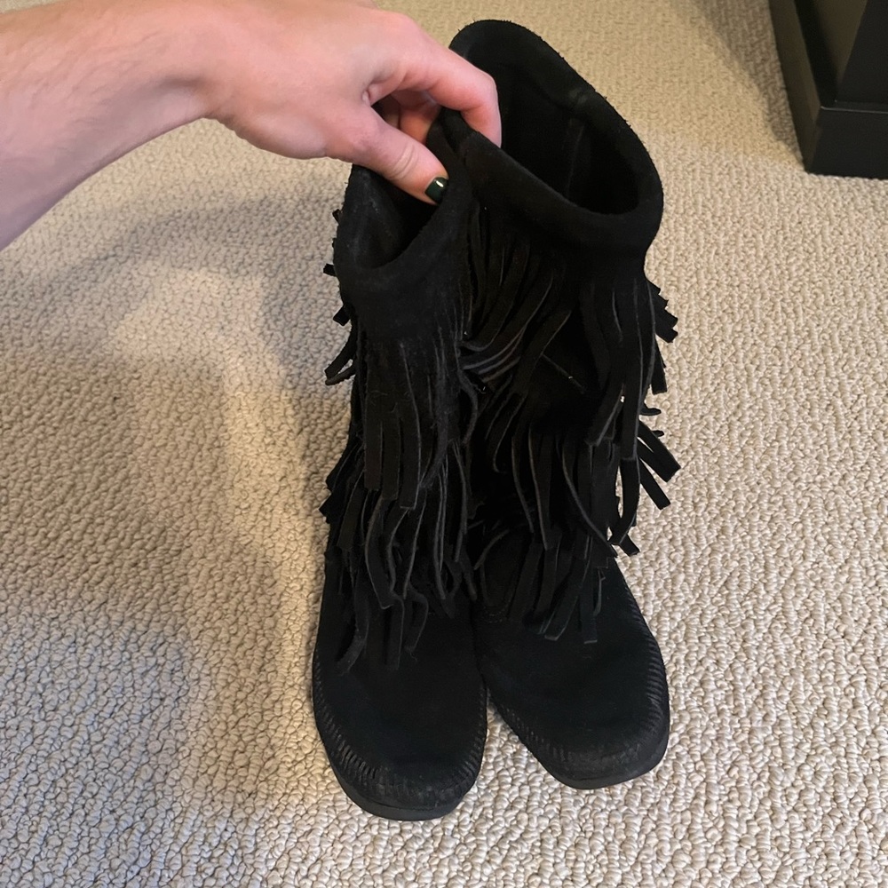 Black Minnetonka 3 Layer Fringe Boot Size 7 - image 4